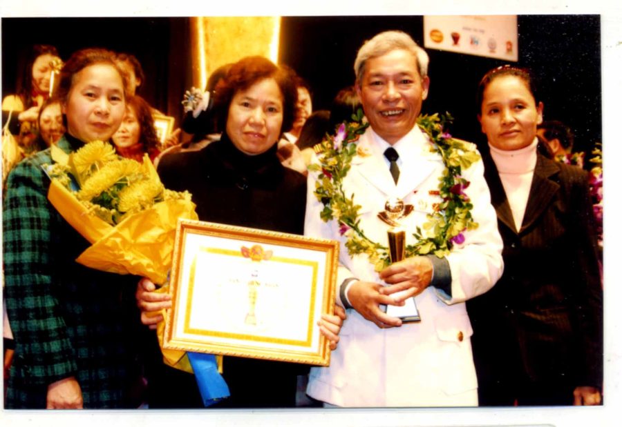 ảnh vinh danh thầy thuốc Trịnh Ngọc Trúc